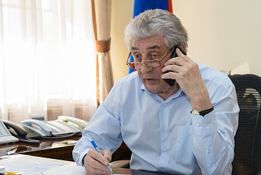Председатель ЗС Сергей Грачев сегодня работает в Санкт-Петербурге